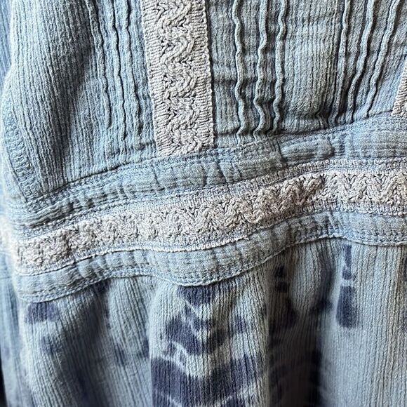 La Blues dip dyed gauze blouse. Mid-length sleeves w/ attached undergarment. - Picture 5 of 13